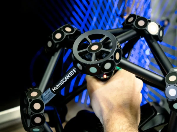 Без меток на детали - Creaform MetraSCAN BLACK+
