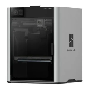 3D-принтер Bambu Lab H2S - вид спереди под углом, боковая панель с логотипом