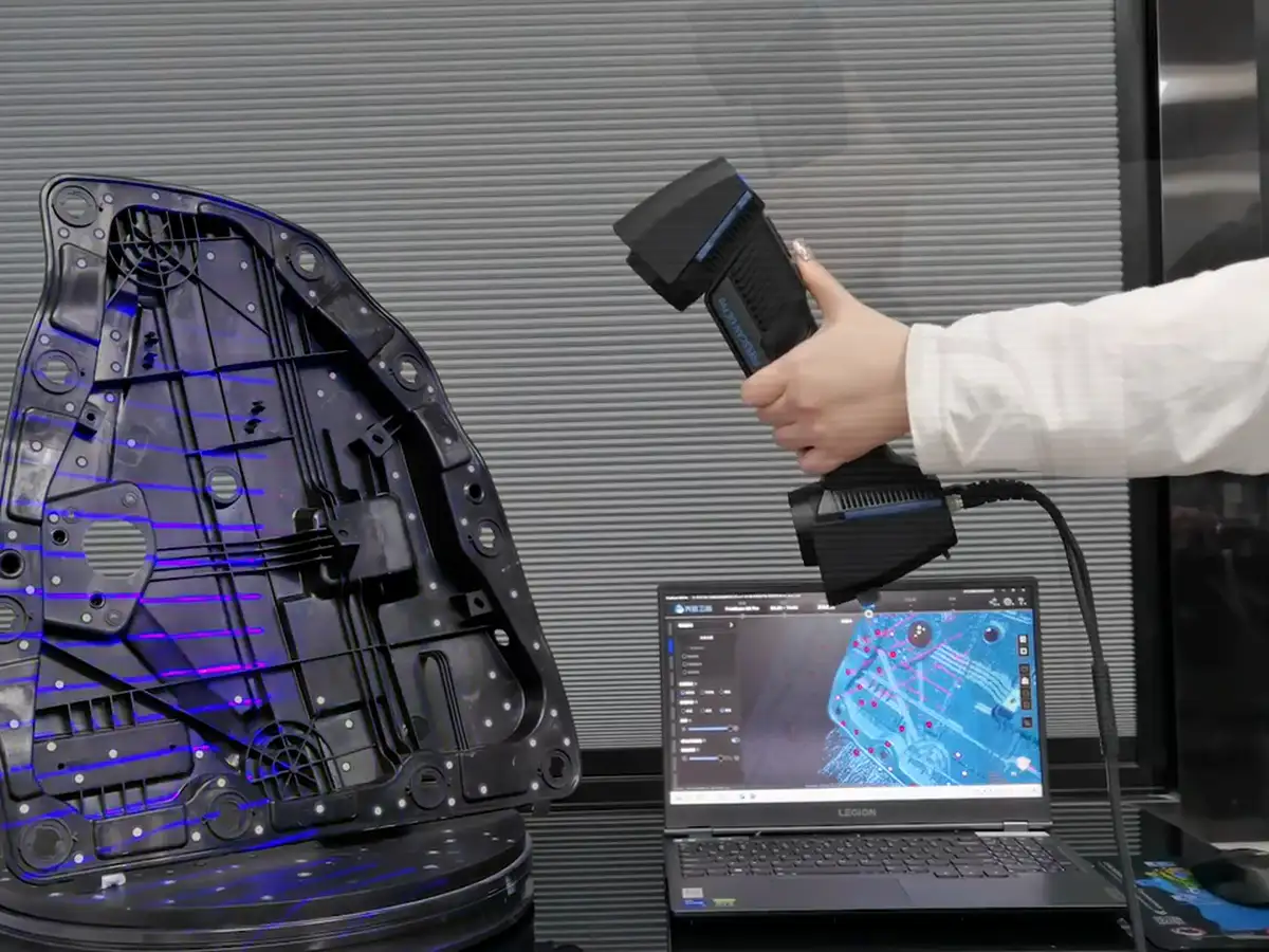 Сканирование детали двери и карта отклонений - Shining 3D FreeScan UE Pro